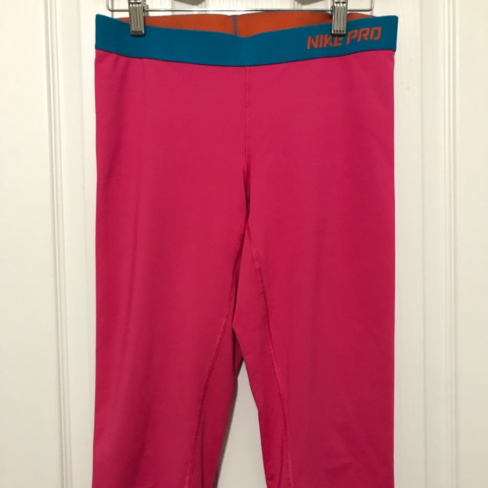 Nike Pro athletic cropped leggings. Size Medium Barbiecore pink - Picture 1 of 8